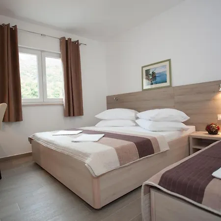 Hotel Ivando - Maslina 3*