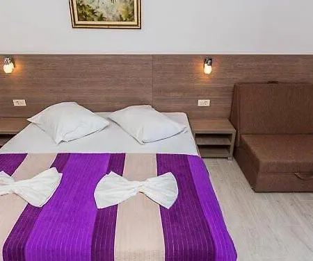Ivando - Maslina Drvenik (Split-Dalmatia)